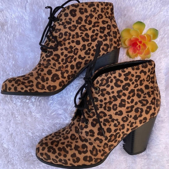 Y.not? Oana Beautiful Leopard print tie up booties with chunky heels size 7M - Picture 10 of 12